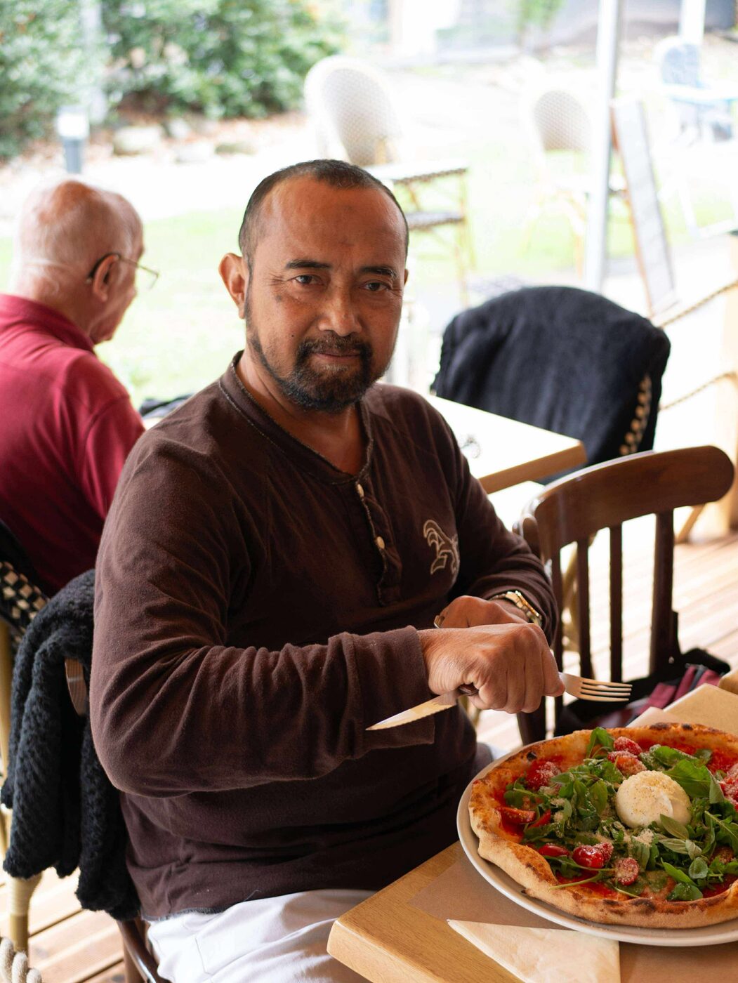 Deden Effendi en repas convivial